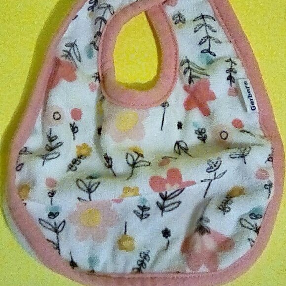 Carters Baby girl pink newborn bundle with booties - Picture 6 of 7